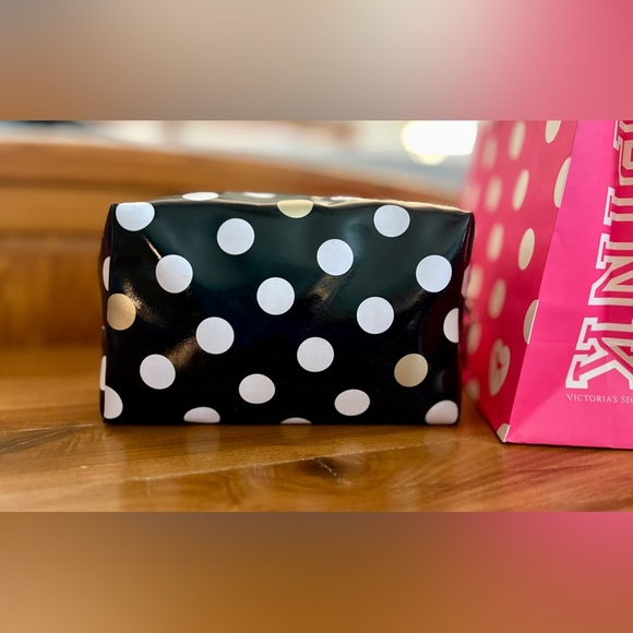 Victoria’s Secret PINK Logo Make-up Bag Embossed - Picture 3 of 9